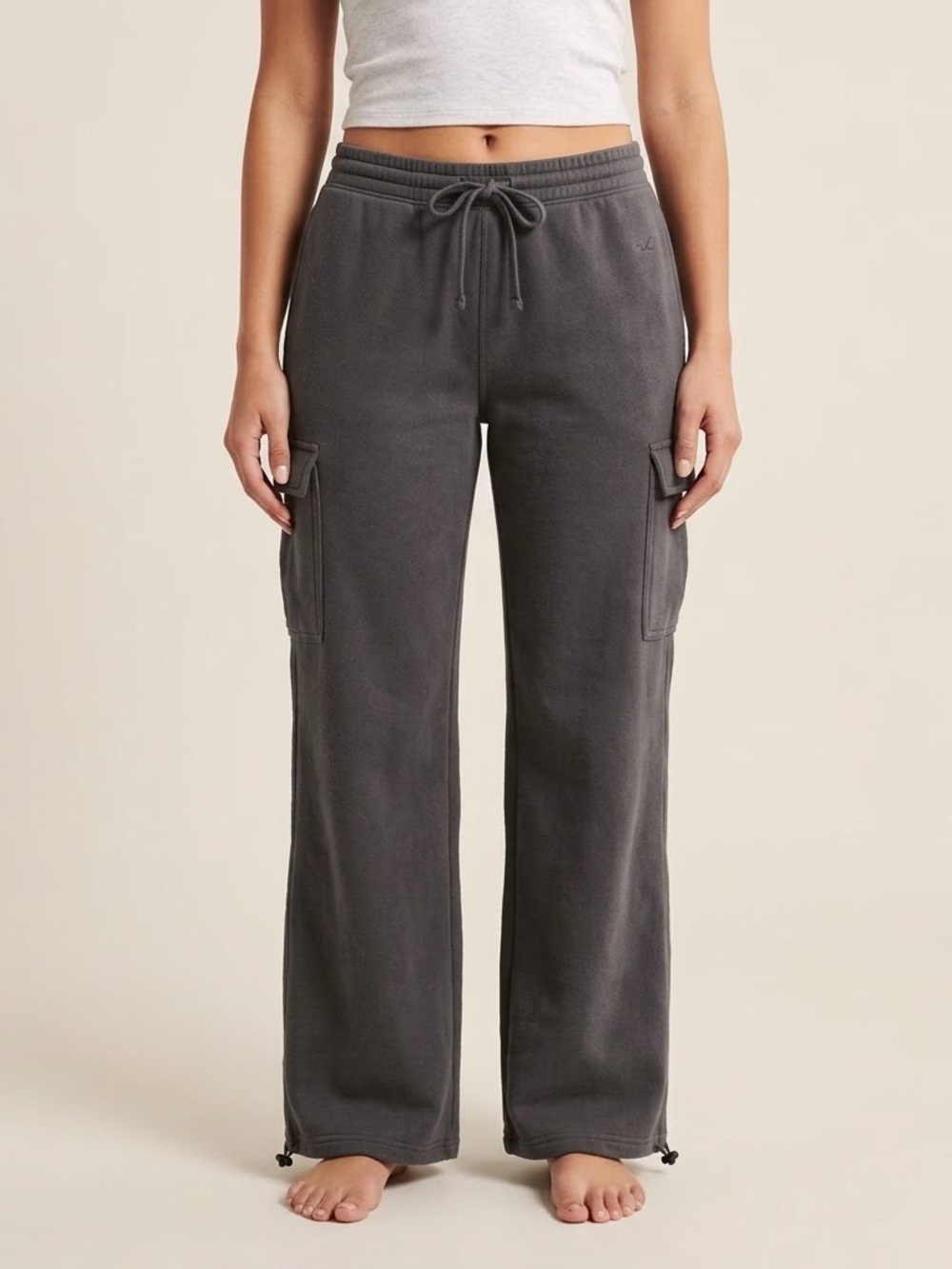 Hollister Women’s Ultra High-Rise Fleece Cargo Sweatpants in Dark Gray